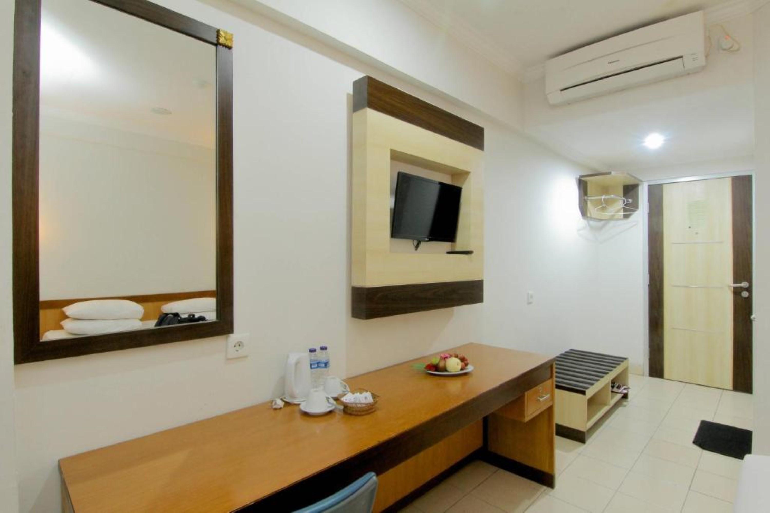 University Hotel Sunan Kalijaga Kalasan Exterior photo